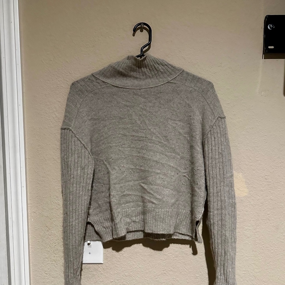 Free People 100% cashmere cropped sweater
